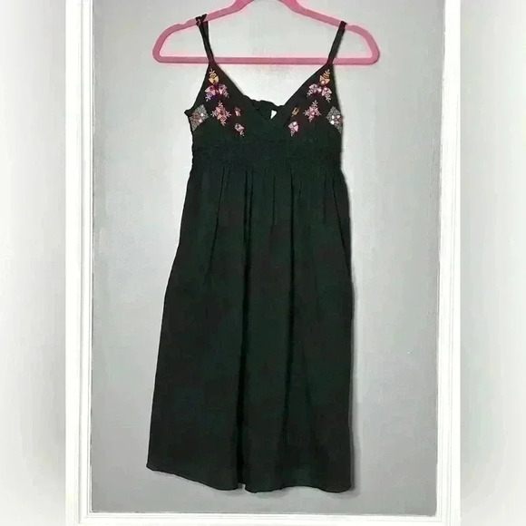 Derek Heart Embroidered Dress (Q3)​ - Picture 2 of 8